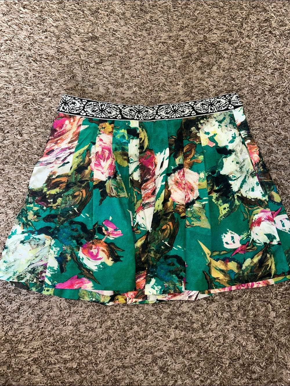 Anthropologie Ranna Gill Archipelago Green Floral Print Pleated Shorts - Women’s - Picture 5 of 5